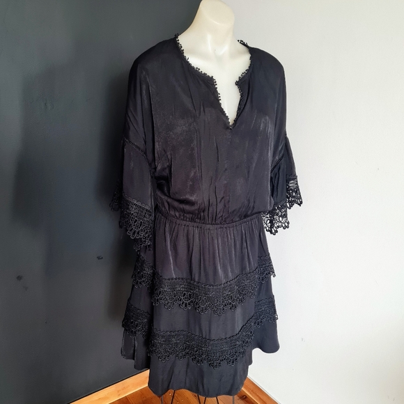 Women's size 18 M 'CITY CHIC' Gorgeous little black dress- EUC - Picture 4 of 7